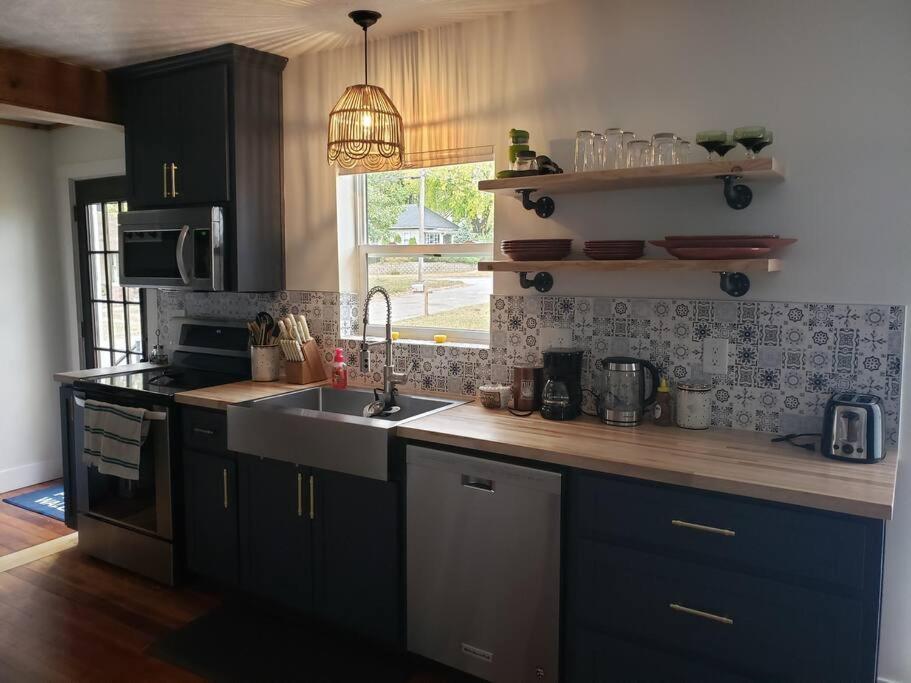 Cute Cottage-2 Min From Downtown 林垦 外观 照片
